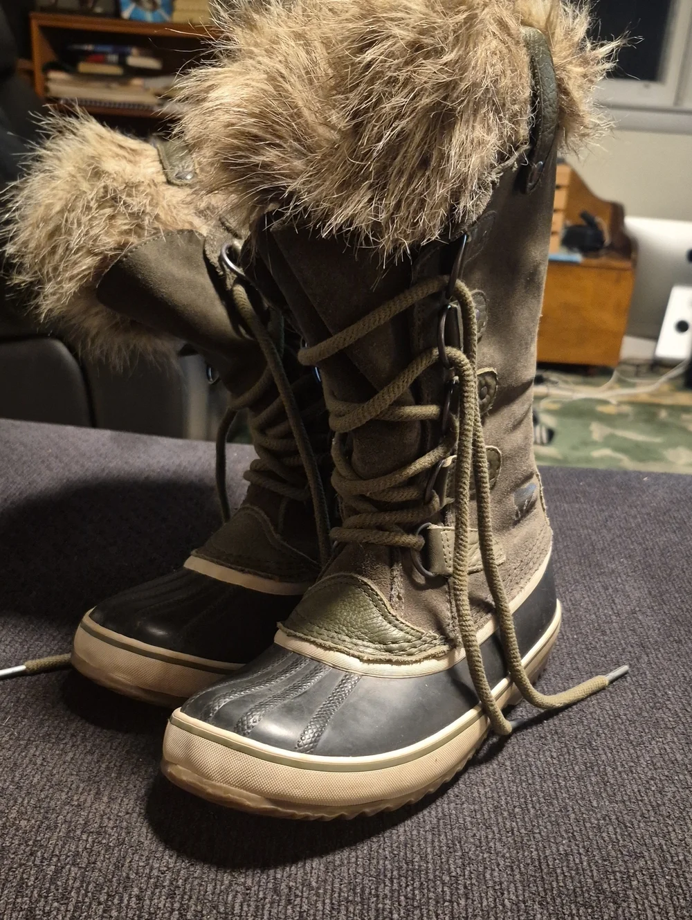 Sorel Women's Olive Green and Black Winter Fur-Trim Boots